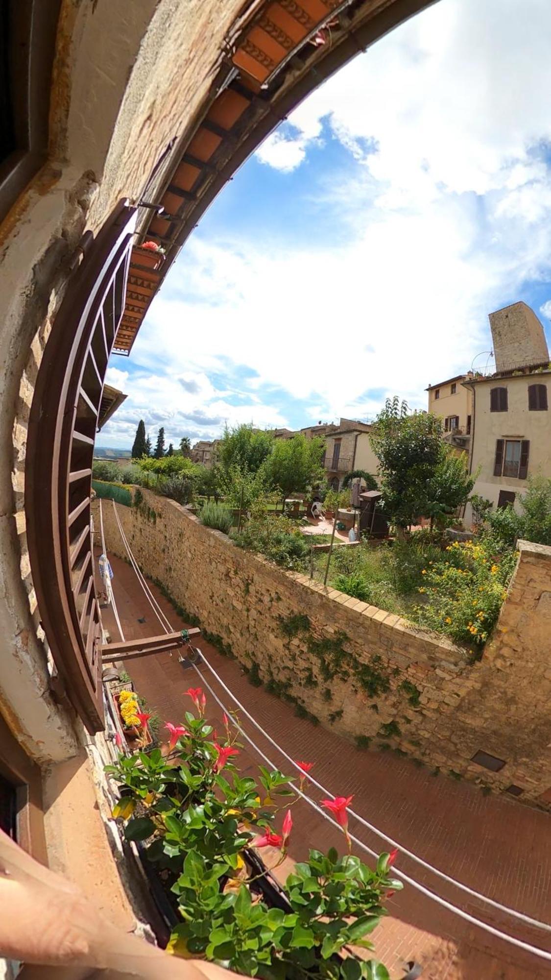 Casa Nel Centro Storico Apartment ซานจีมิญญาโน ภายนอก รูปภาพ